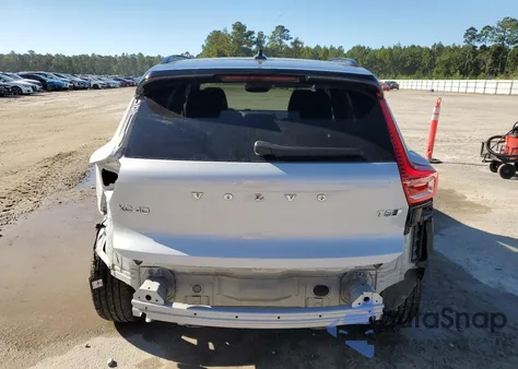 2022 Volvo Xc40 T5 R-Design z USA, uszkodzony, nr VIN YV4162UM1N2646524